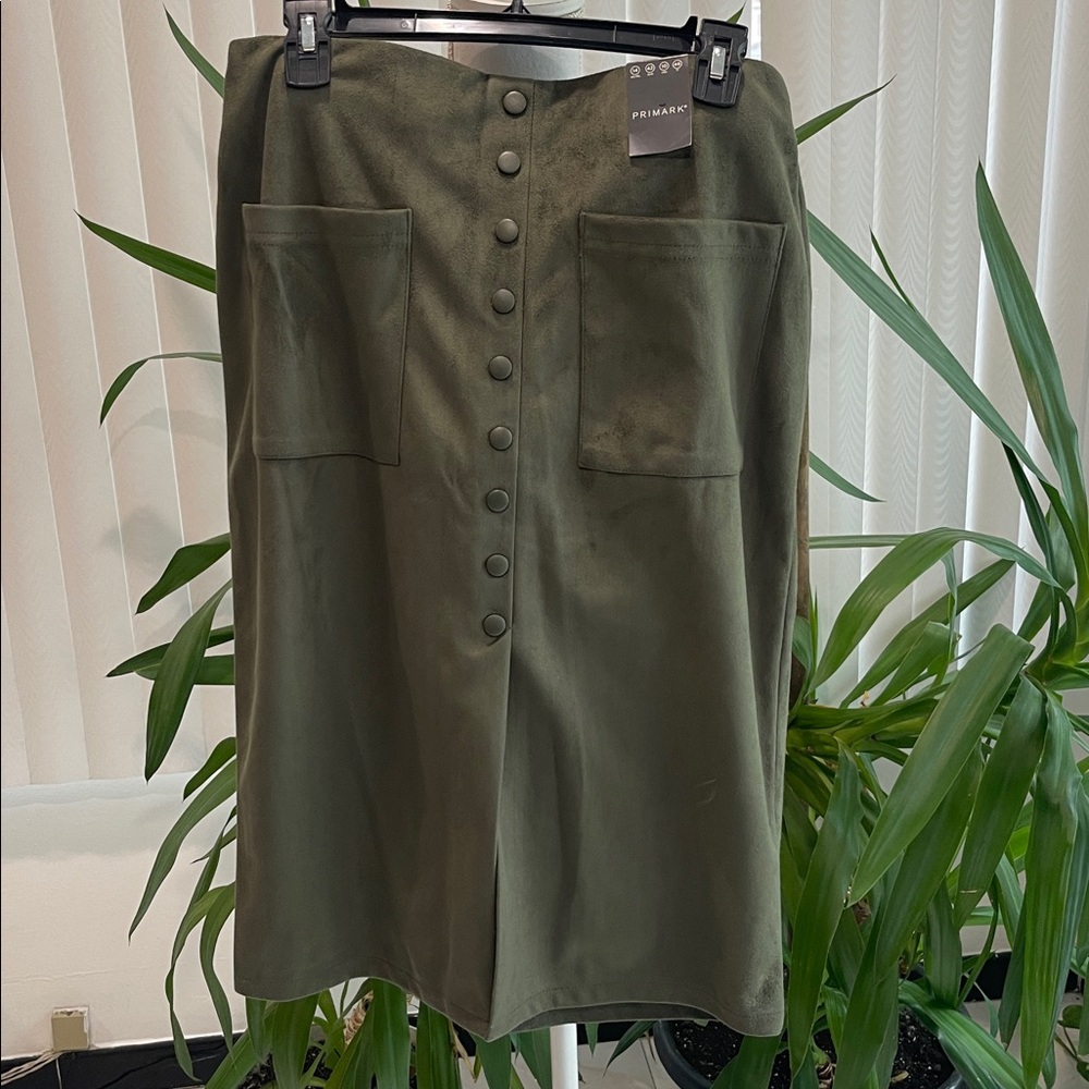NWOT PRIMARK FAUX SUEDE Elegant Olive green  Button-Front Skirt  SIZE 10